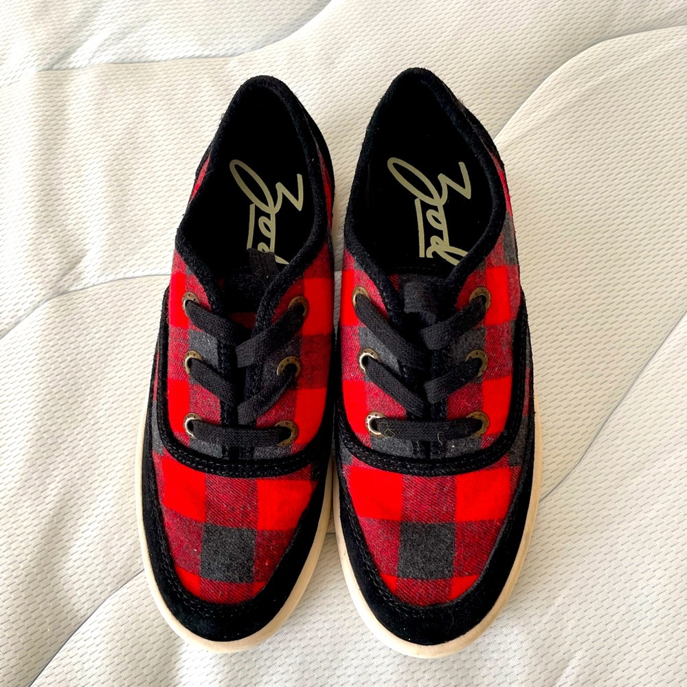 Zodiac Red/Black Lumberjack Tennis shoe w/suede trim and Bronze Grommets size 7